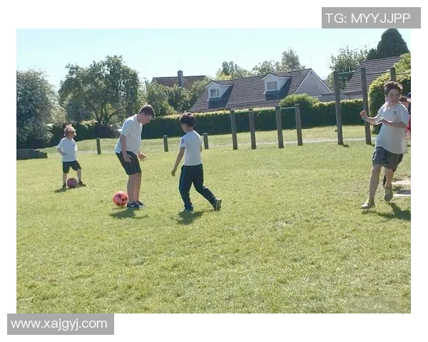 拥有儿子的足球明星们如何平衡家庭与职业生涯的挑战与成就